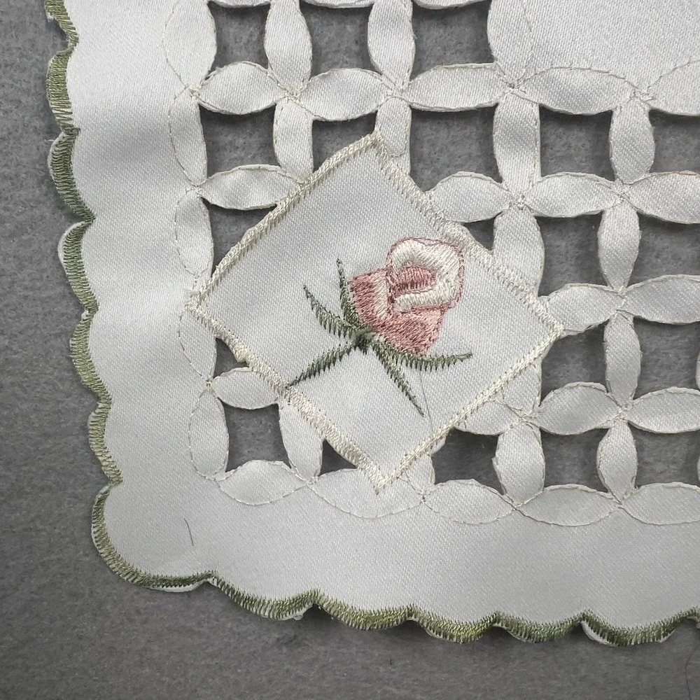 VTG Embroidered Rose Placemat Small Runner‎ White Pink Cottagecore Grandmacore